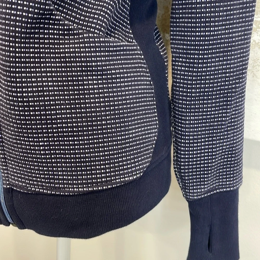 Navy Blue patterned Lululemon Full Zip-Up Hooded Sweatshirt w/ thumbholes Sz 6